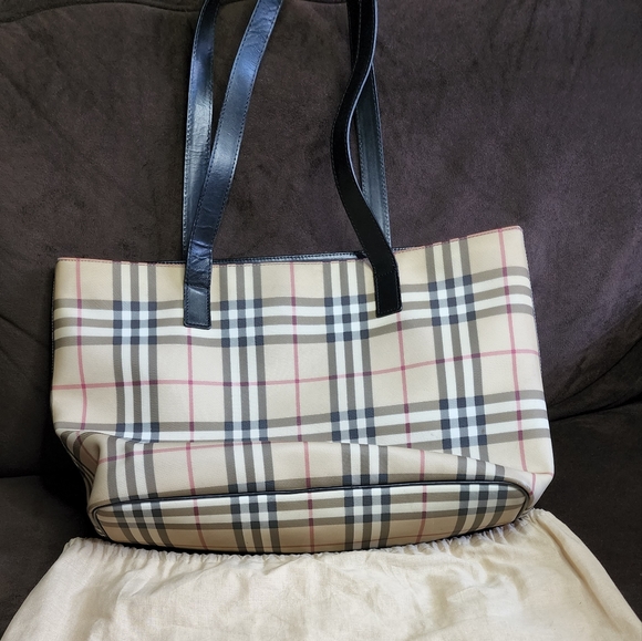 100% Authentic Nova Burberry Bag - Picture 1 of 5